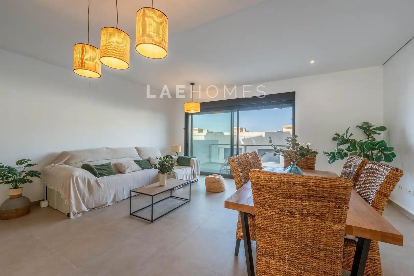 Vista exterior de Casa adosada en venta en Manilva con Aire acondicionado, Terraza y Trastero