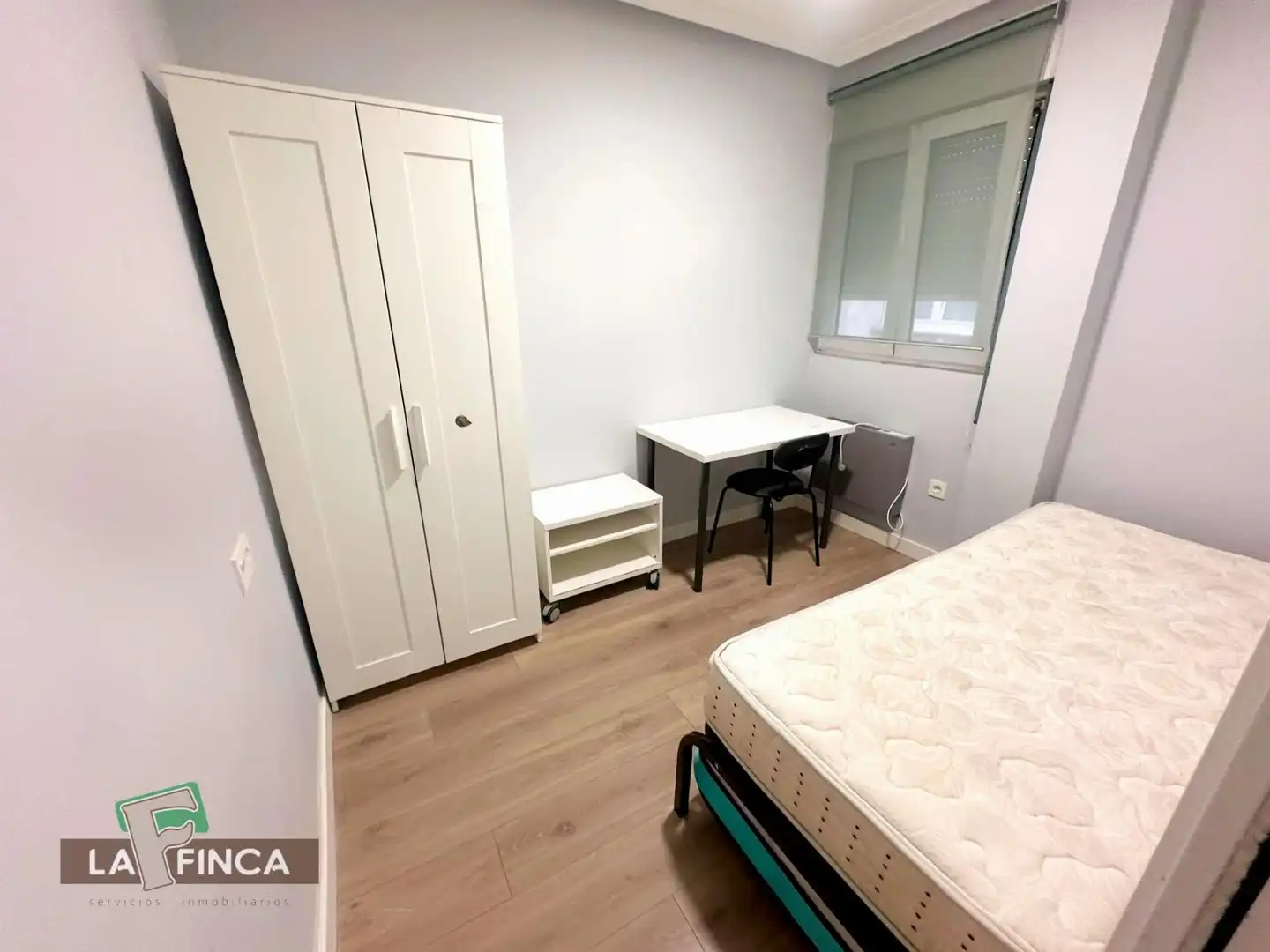 Habitación de Piso en venta en Oviedo  con Calefacción y Trastero
