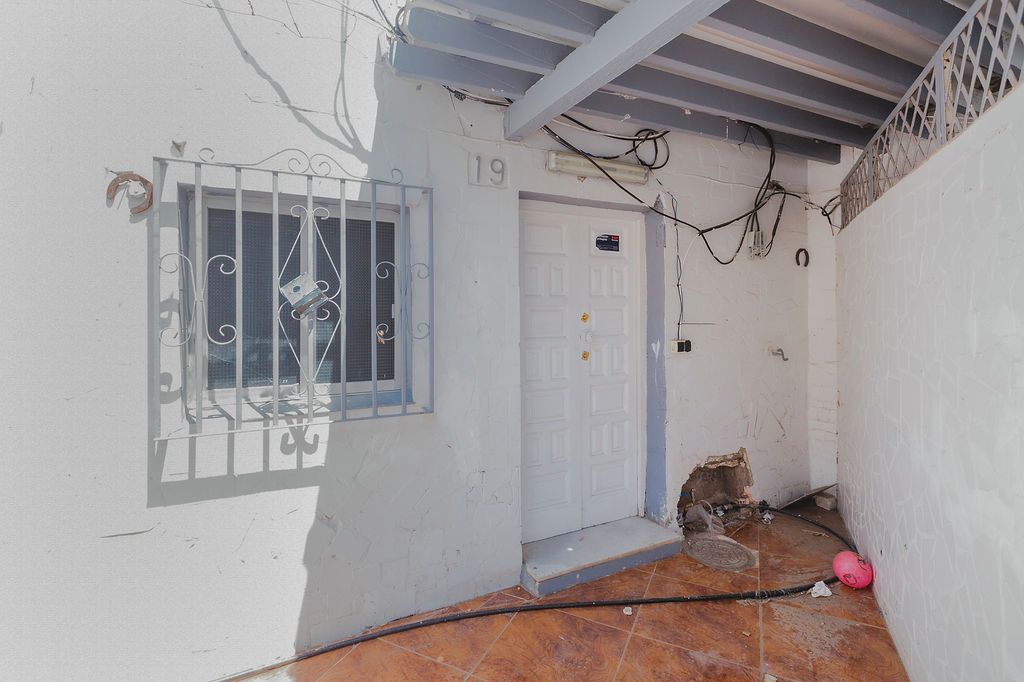 Exterior view of Flat for sale in  Almería Capital