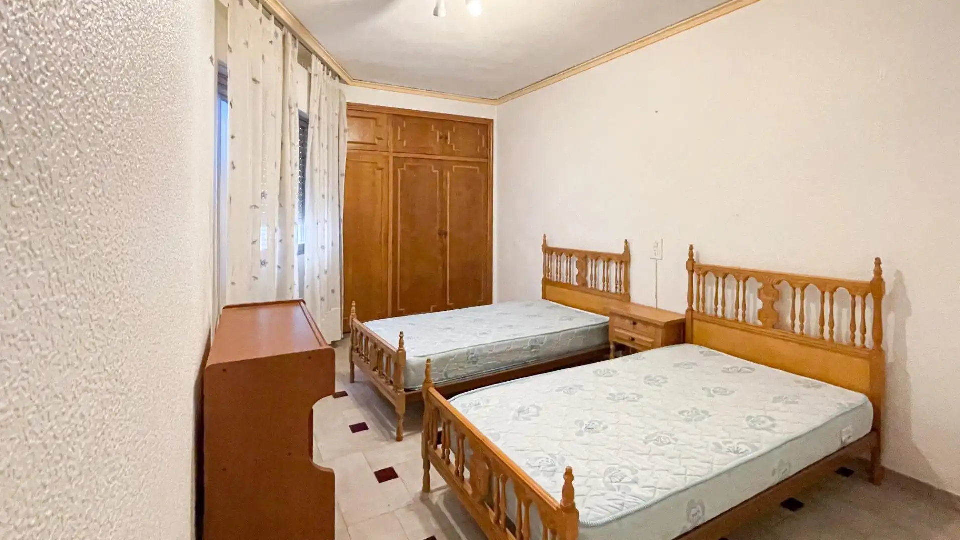 Habitación de Ático en venta en Benidorm con Aire acondicionado, Terraza y Trastero