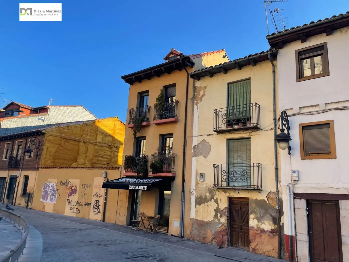 Vista exterior de Casa o chalet en venta en León Capital 