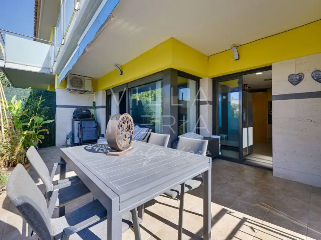 Casa con piscina en venta en Avenida Paisos Catalans 18, imagen 5
