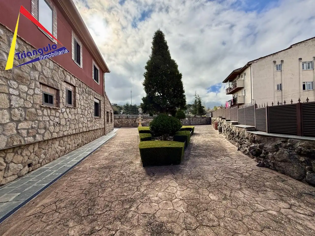 Vista exterior de Casa o chalet en venta en Otero de Herreros con Calefacción y Jardín privado