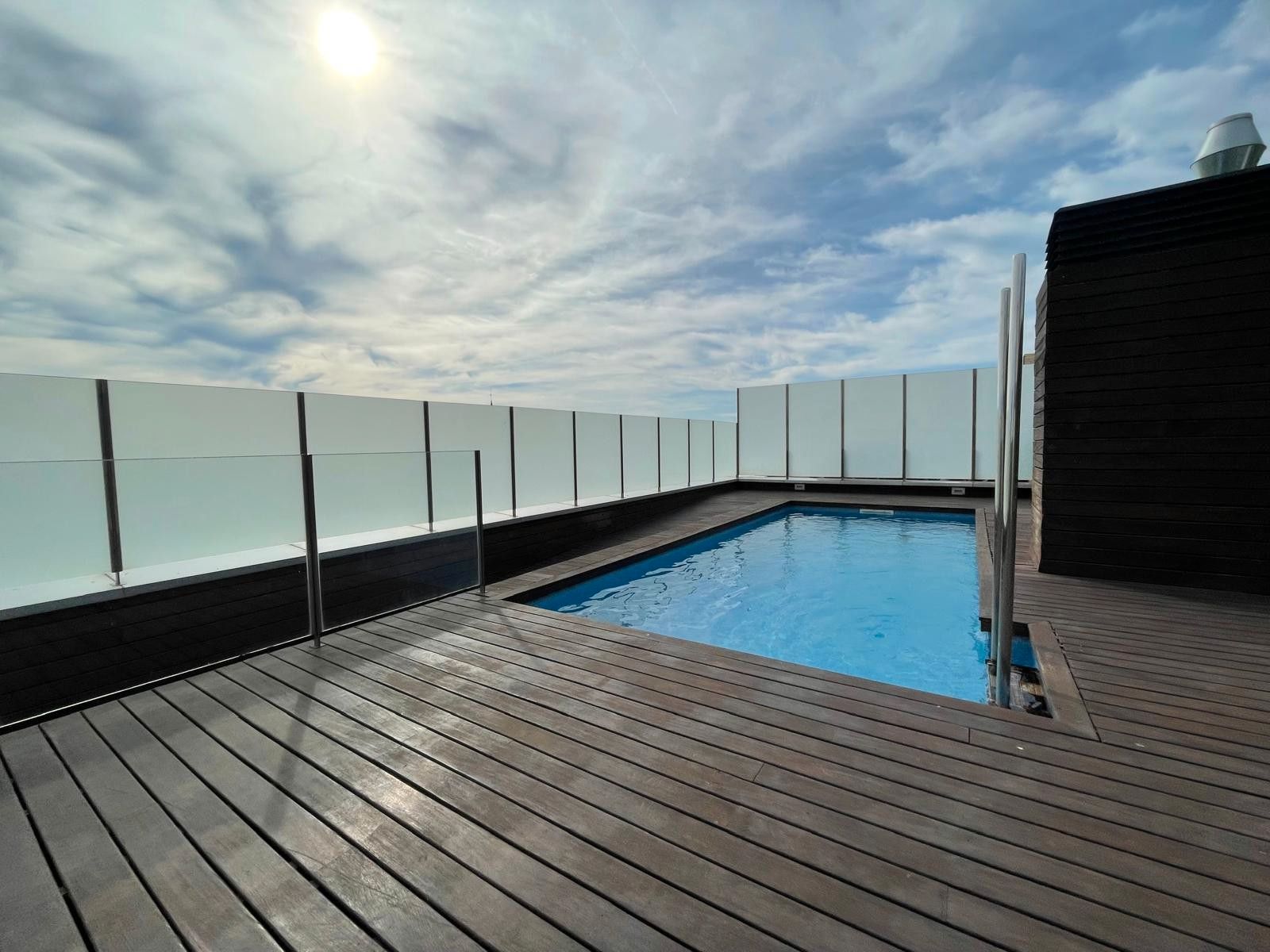 Swimming pool of Flat for sale in  Barcelona Capital  with Air Conditioner, Heating and Terrace