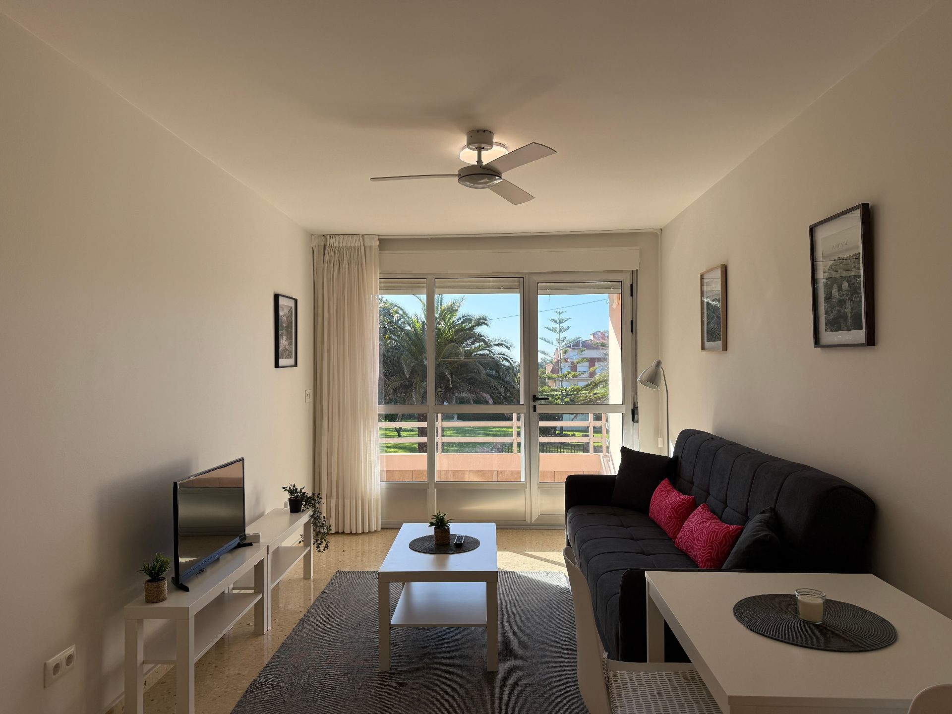 Living room of Apartment to rent in O Grove    with Terrace, Furnished and Oven