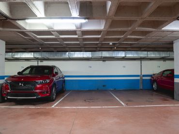 Einzelparkplatz mit Aufzug zur Miete in Calle la Lila 17