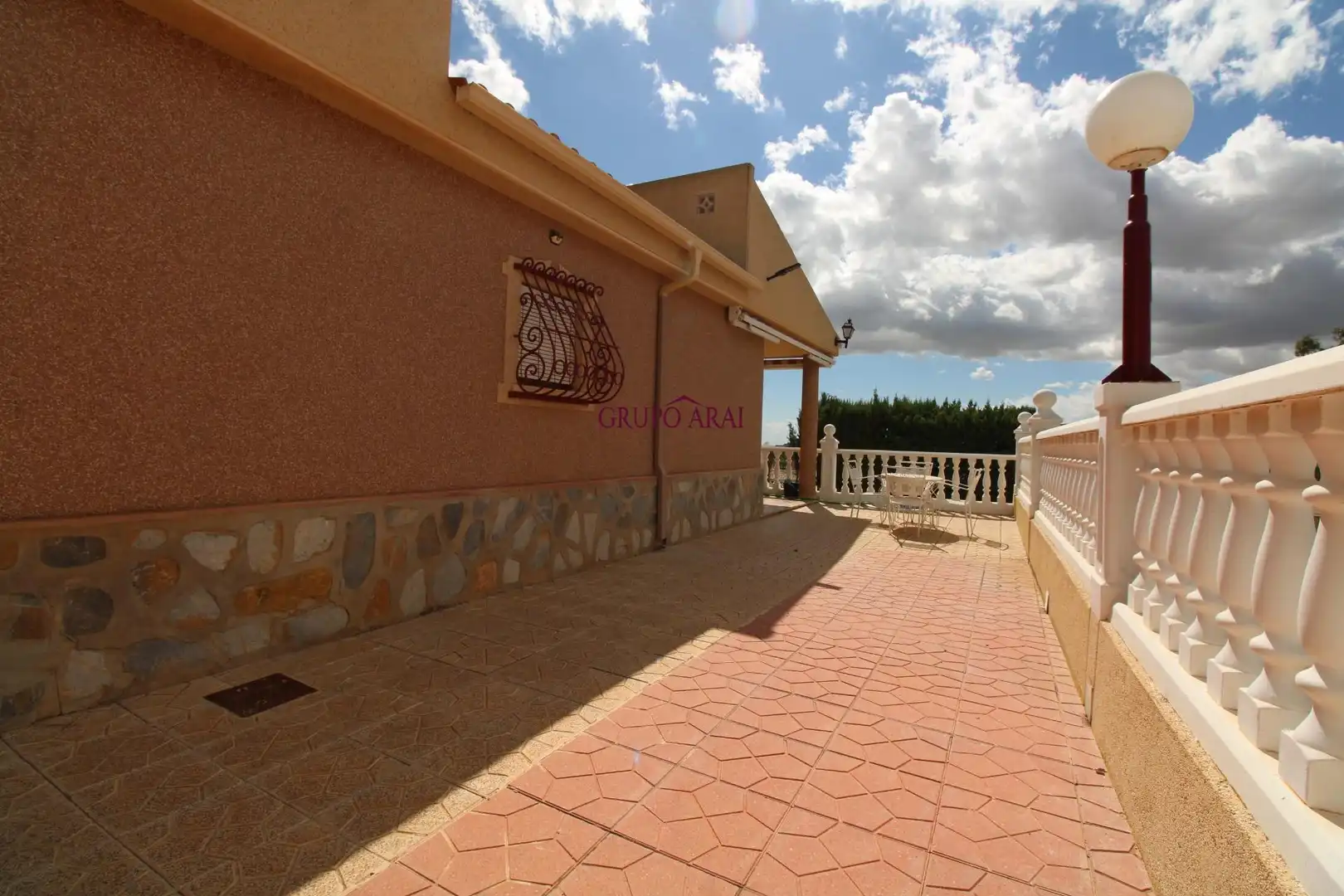 Vista exterior de Casa o xalet en venda en Alicante / Alacant amb Aire condicionat, Calefacció i Jardí privat