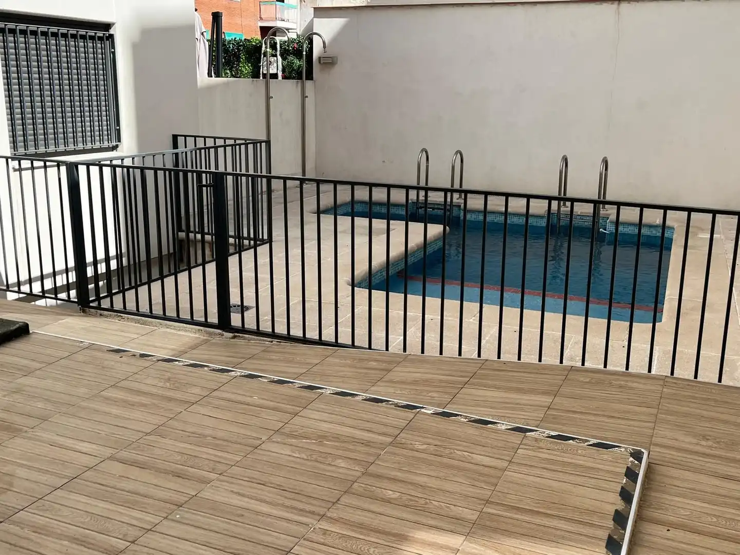 Piscina de Pis en venda en Madrid amb Jardí privat, Traster i Alarma