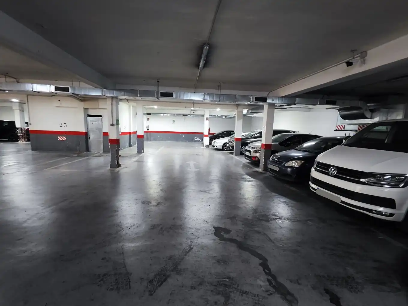 Parkplatz von Garage zur Miete in Madrid mit Alarm