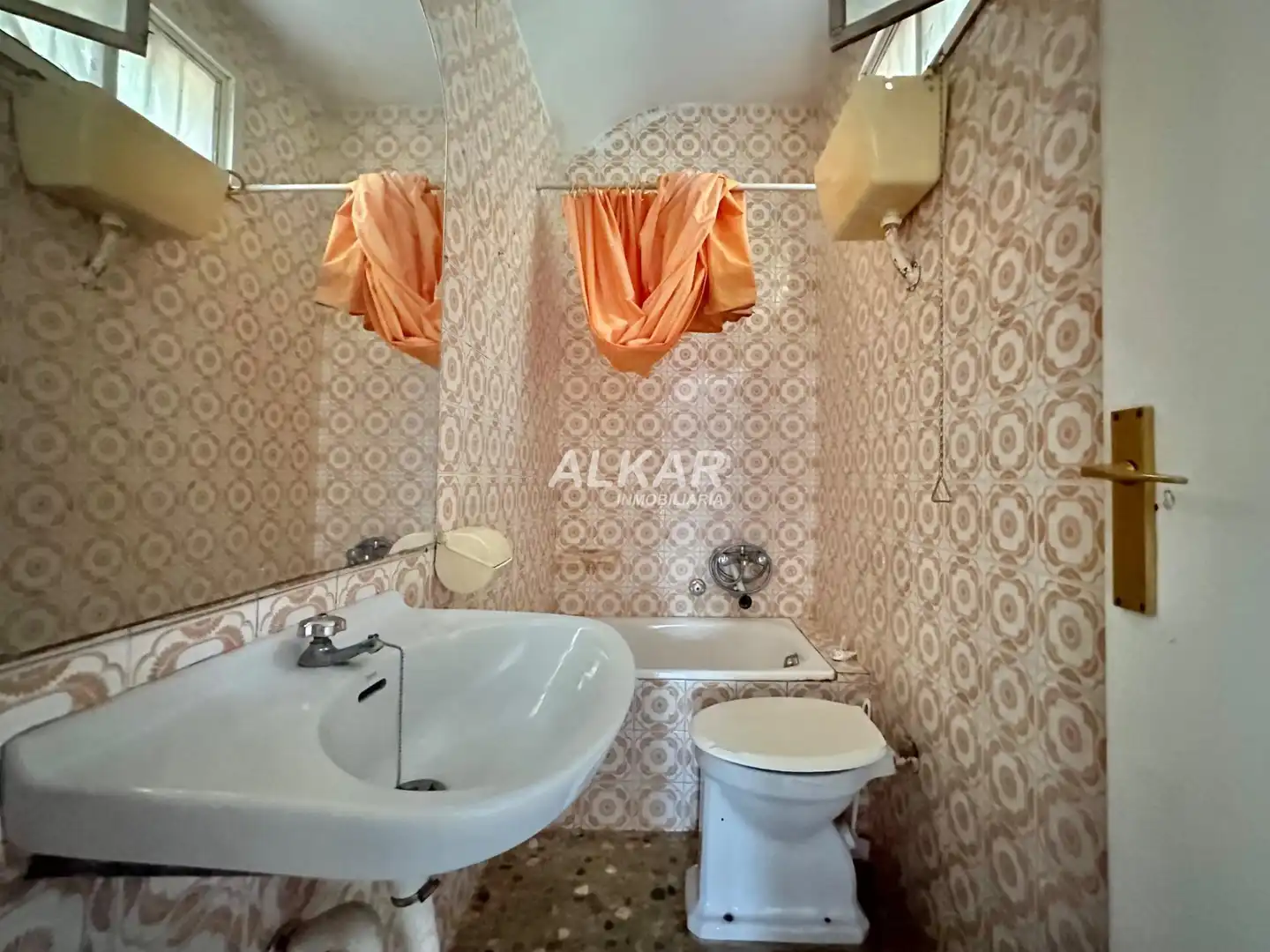 Badezimmer von Country house zum Verkauf in Fontellas mit Privatgarten, Terrasse und Schwimmbad