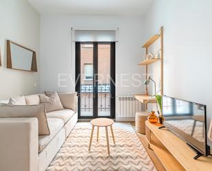 Living room of Flat to rent in  Madrid Capital  with Air Conditioner, Heating and Parquet flooring