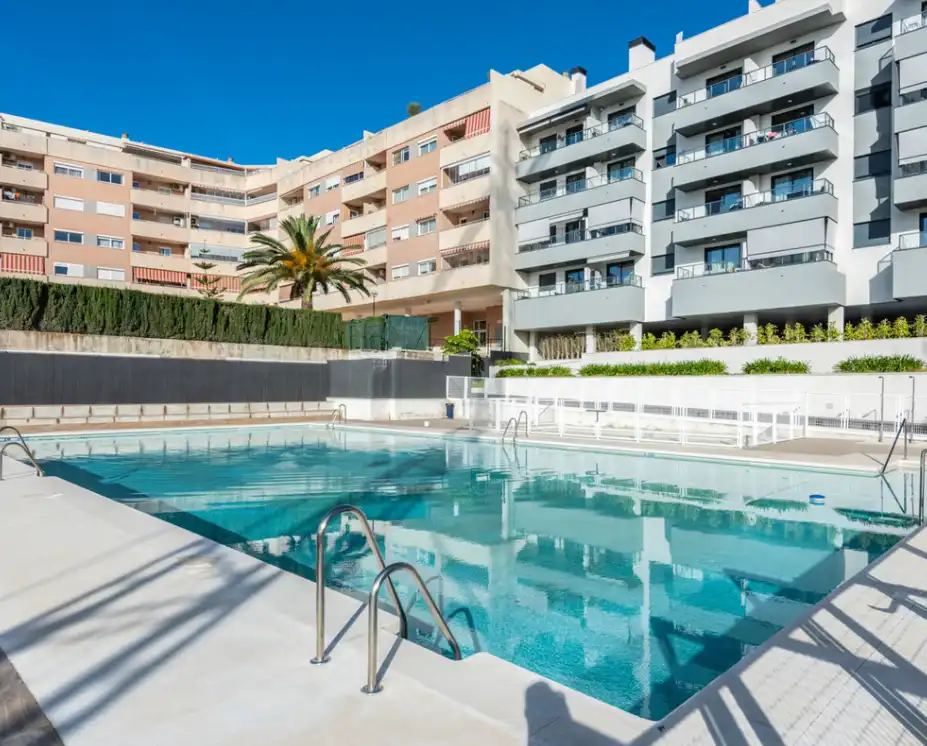 Flat with pool for sale in Las Lagunas