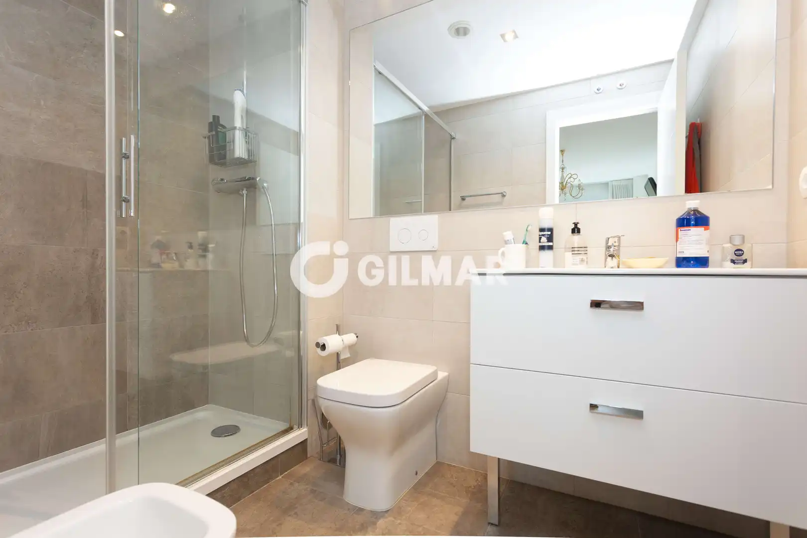 Baño de Piso en venta en Madrid con Calefacción, Trastero y Piscina