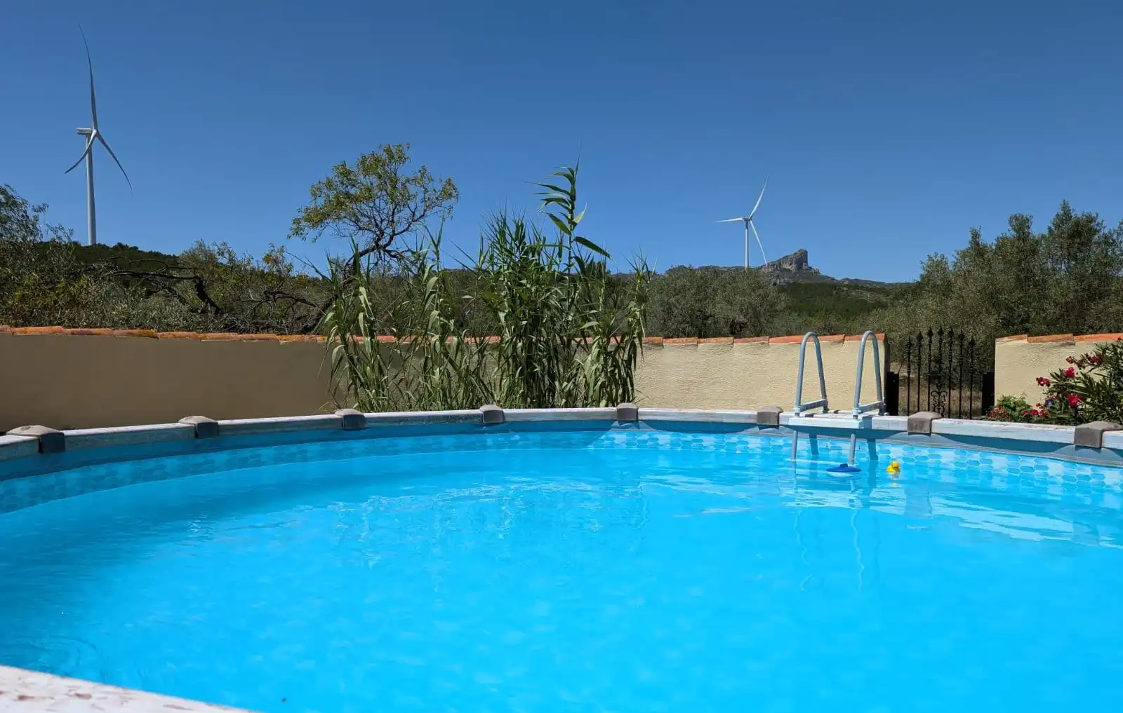 Schwimmbecken von Country house zum Verkauf in El Perelló mit Heizung und Balkon