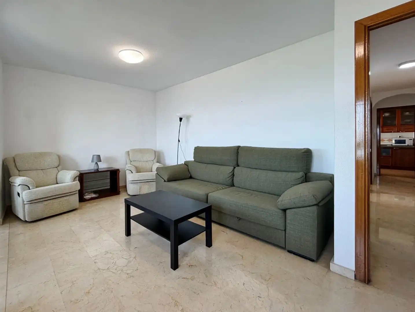 Sala d'estar de Pis de lloguer en Almería amb Aire condicionat i Moblat