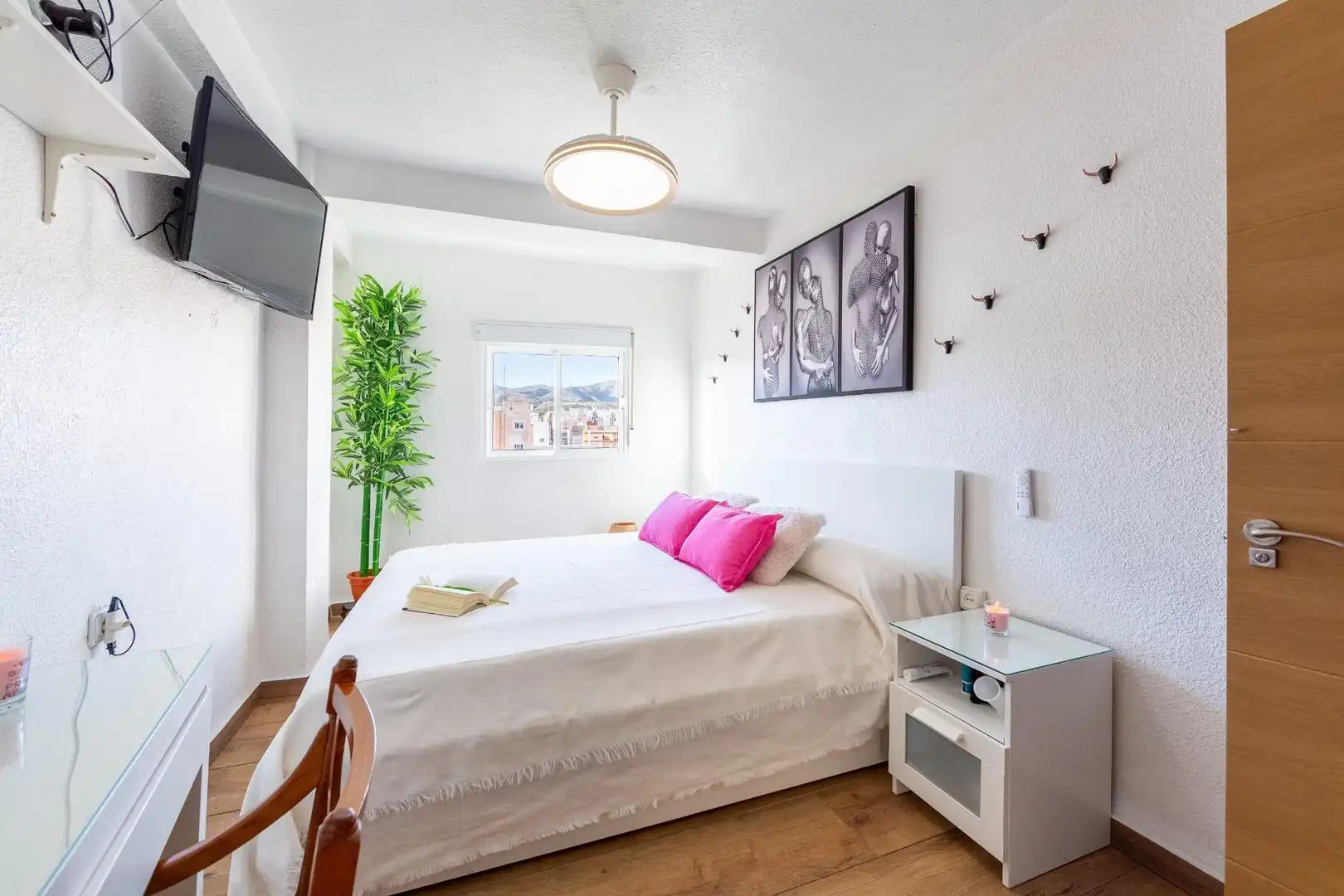 Schlafzimmer von Wohnung zur Miete in Almería mit Klimaanlage, Heizung und Terrasse