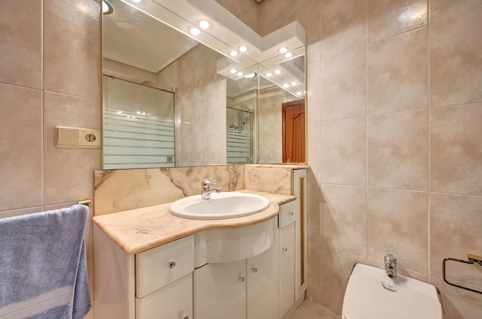 Bathroom of Flat for sale in  Pamplona / Iruña  with Heating and Terrace
