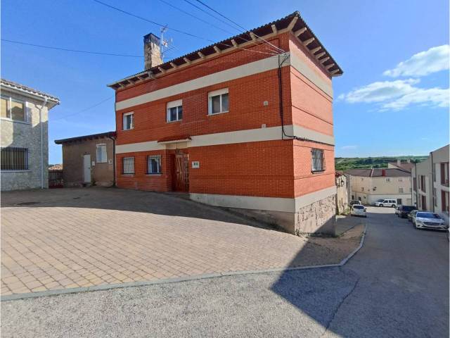 Casa-chalet en Venta en Calle Iglesia en Cardeñadijo