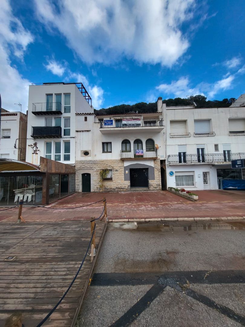 Vista exterior de Edifici en venda en L'Estartit