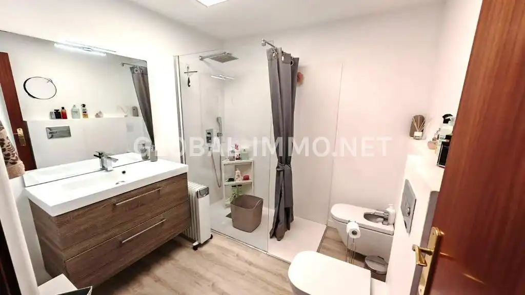 Baño de Apartamento en venta en Roses con Calefacción, Terraza y Amueblado