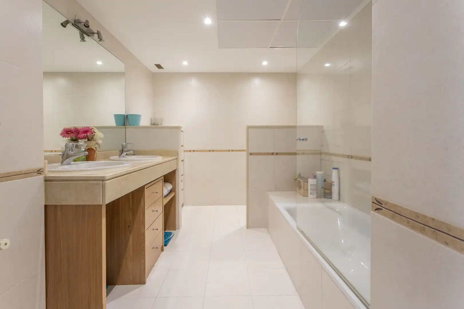 Bathroom of Houses for sale in Villanueva de la Cañada  with Air Conditioner, Heating and Private garden