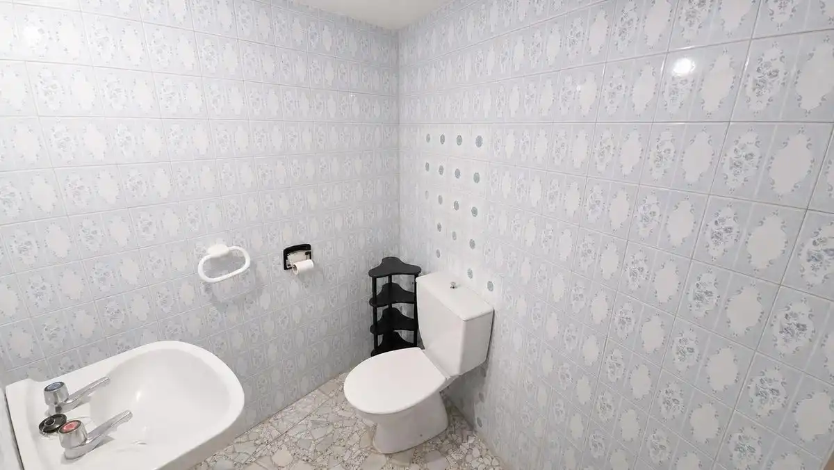 Baño de Piso en venta en Navaluenga con Calefacción