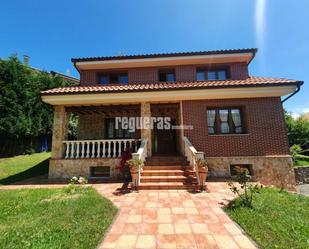 Vista exterior de Casa o xalet en venda en Avilés amb Calefacció, Parquet i Terrassa