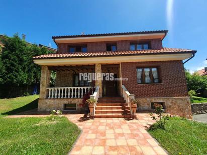 Vista exterior de Casa o xalet en venda en Avilés amb Calefacció, Parquet i Terrassa