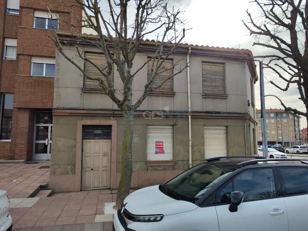 Vista exterior de Casa o xalet en venda en León Capital  amb Jardí privat i Traster