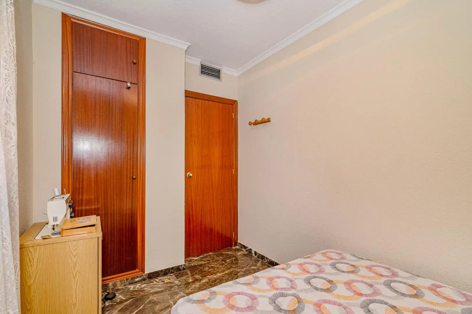 Habitación de Casa adosada en venta en Granada con Aire acondicionado y Calefacción