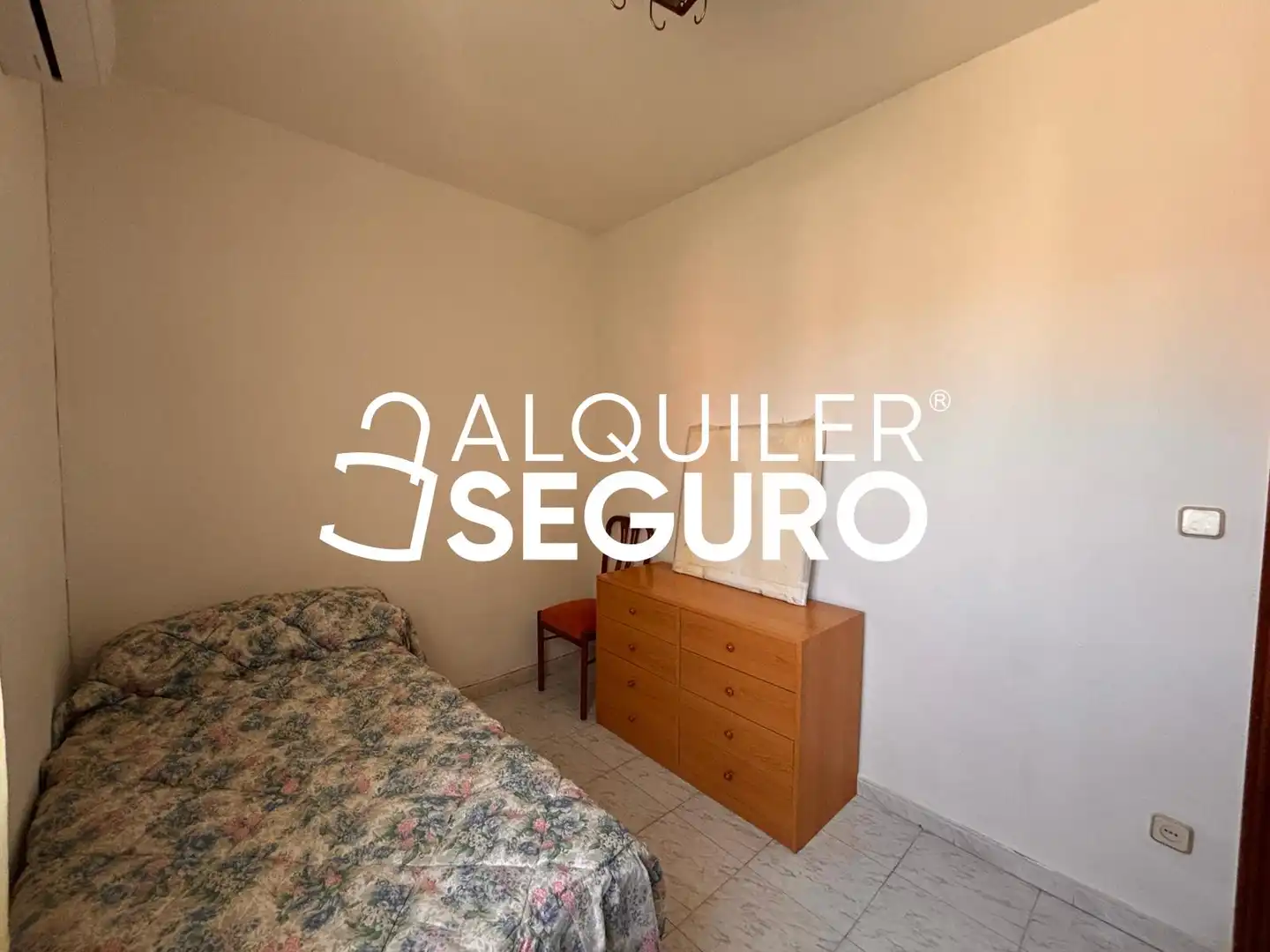 Bedroom of Flat for rent in Madrid  with Air Conditioner, Heating and Furnished