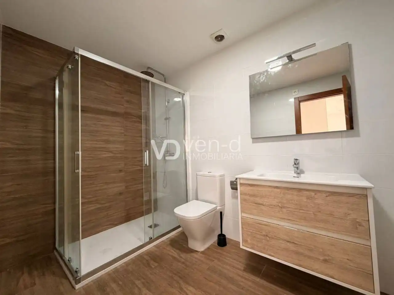 Baño de Piso en venta en Enguera con Terraza y Balcón