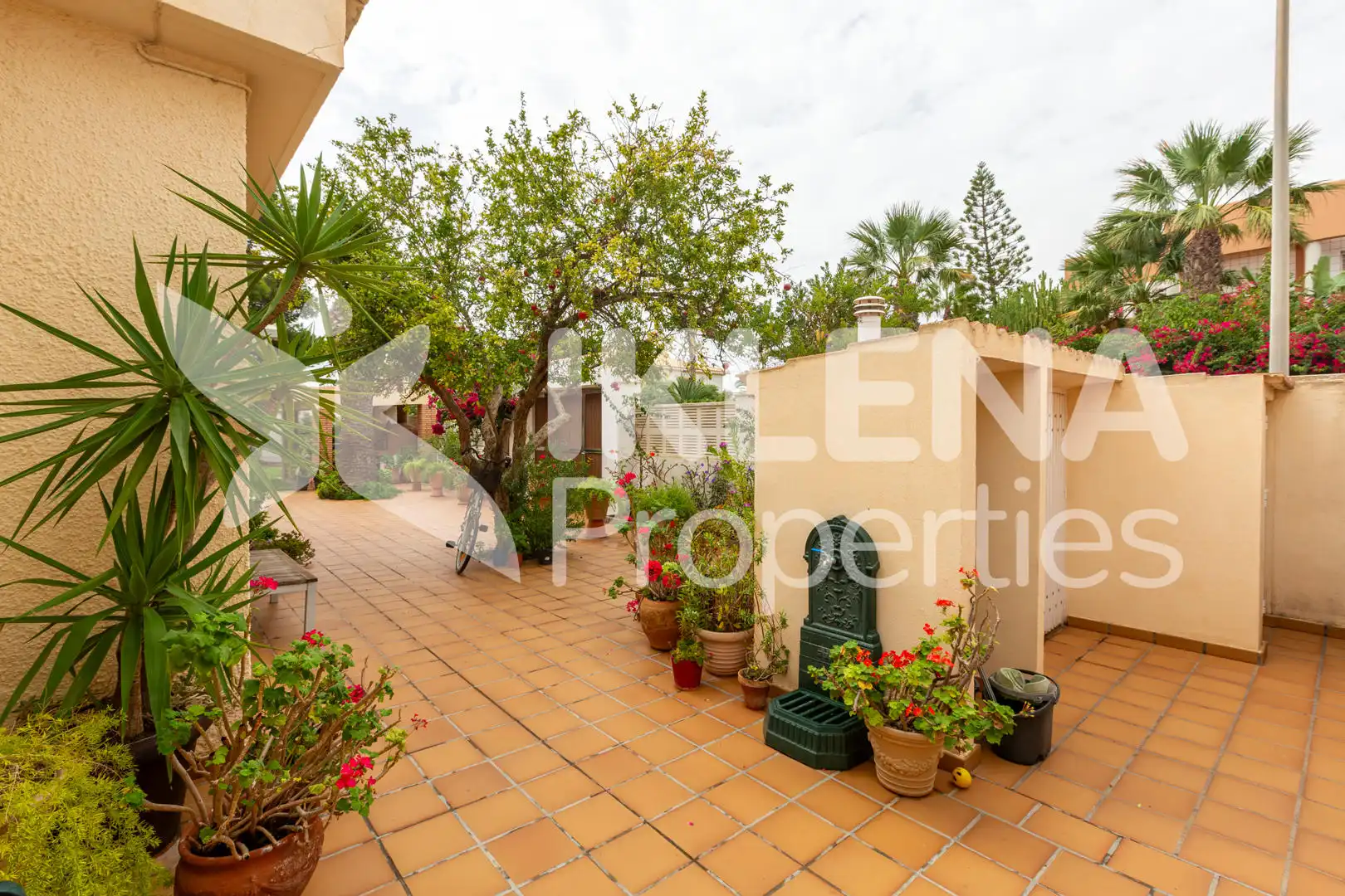 Garden of Houses for sale in Roquetas de Mar  with Air Conditioner, Private garden and Terrace