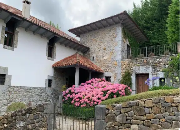 Vista exterior de Edificio en venta en Soba