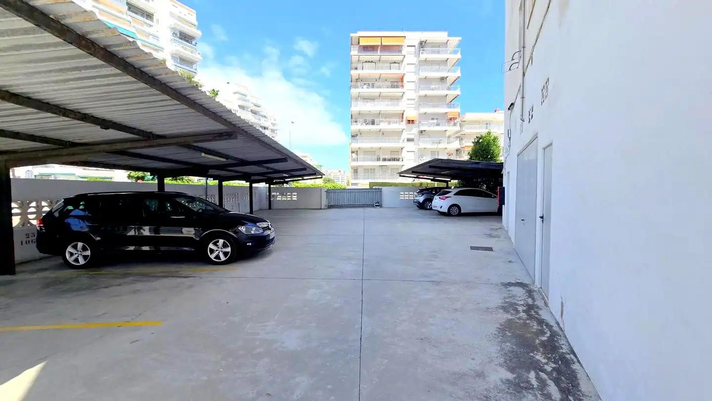 Parkplatz von Wohnungen zum Verkauf in Gandia mit Klimaanlage, Terrasse und Möbliert