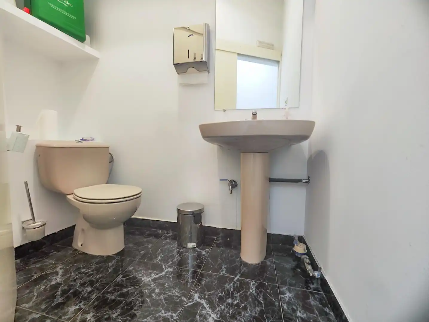 Badezimmer von Geschaftsraum zur Miete in Puertollano