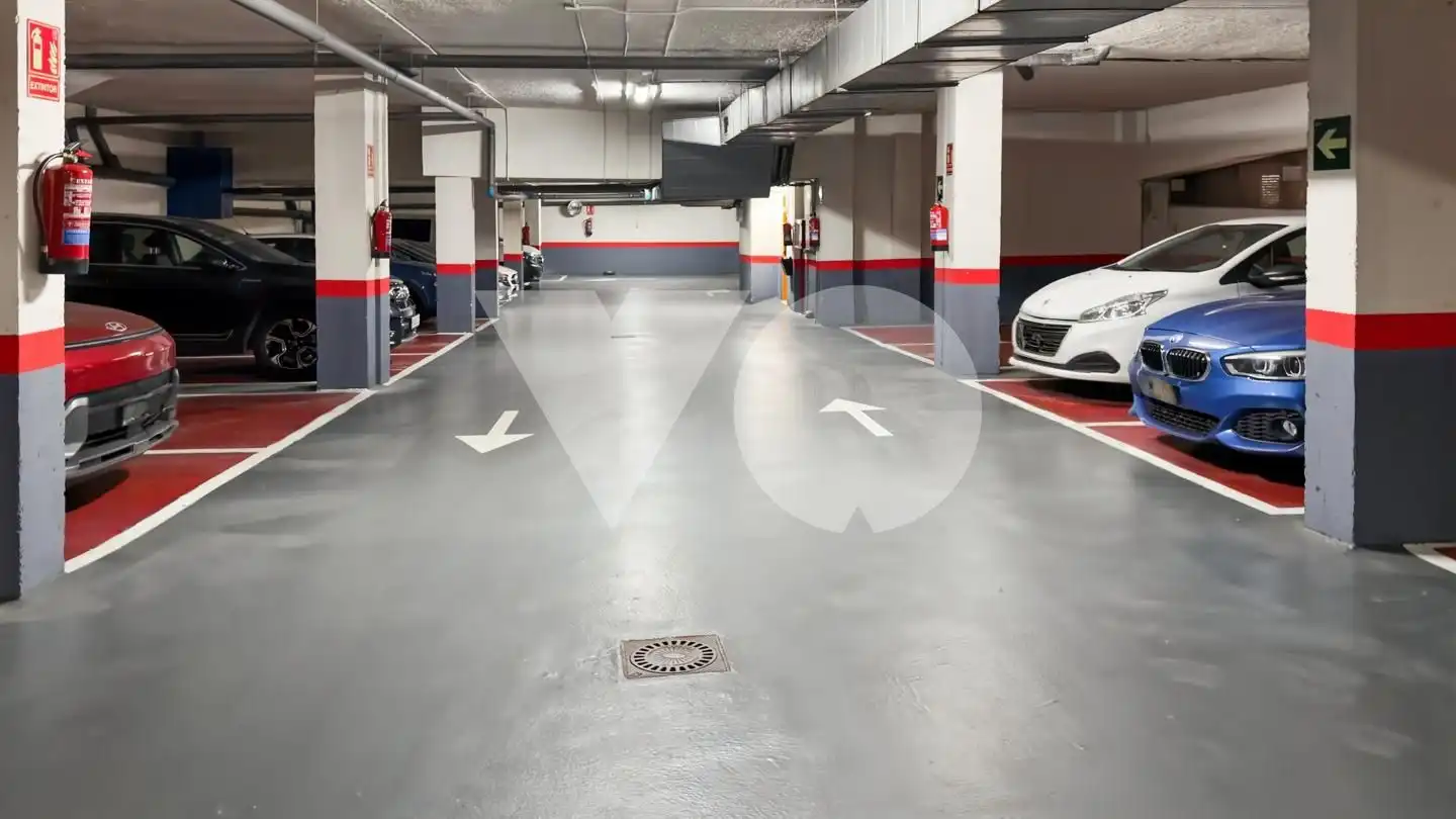 Aparcament de Pis en venda en Madrid amb Calefacció, Traster i Piscina