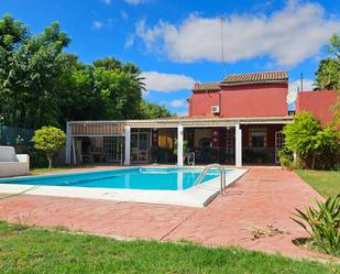 Jardí de Casa o xalet en venda en Salteras amb Aire condicionat, Terrassa i Piscina