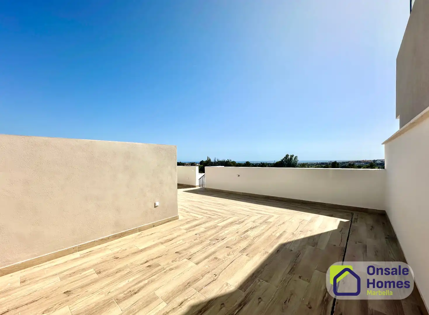 Terrasse von Dachboden zur Miete in Marbella mit Klimaanlage, Terrasse und Abstellraum