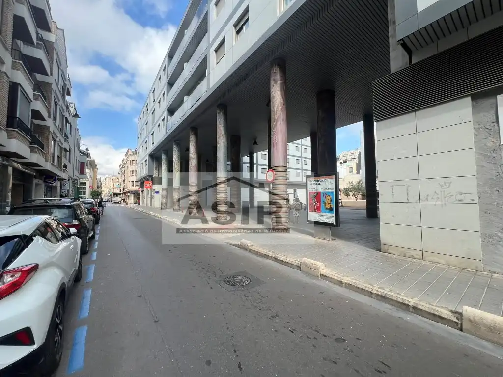 Local comercial de lloguer a Plaza Lletres Valencianes, imagen 3
