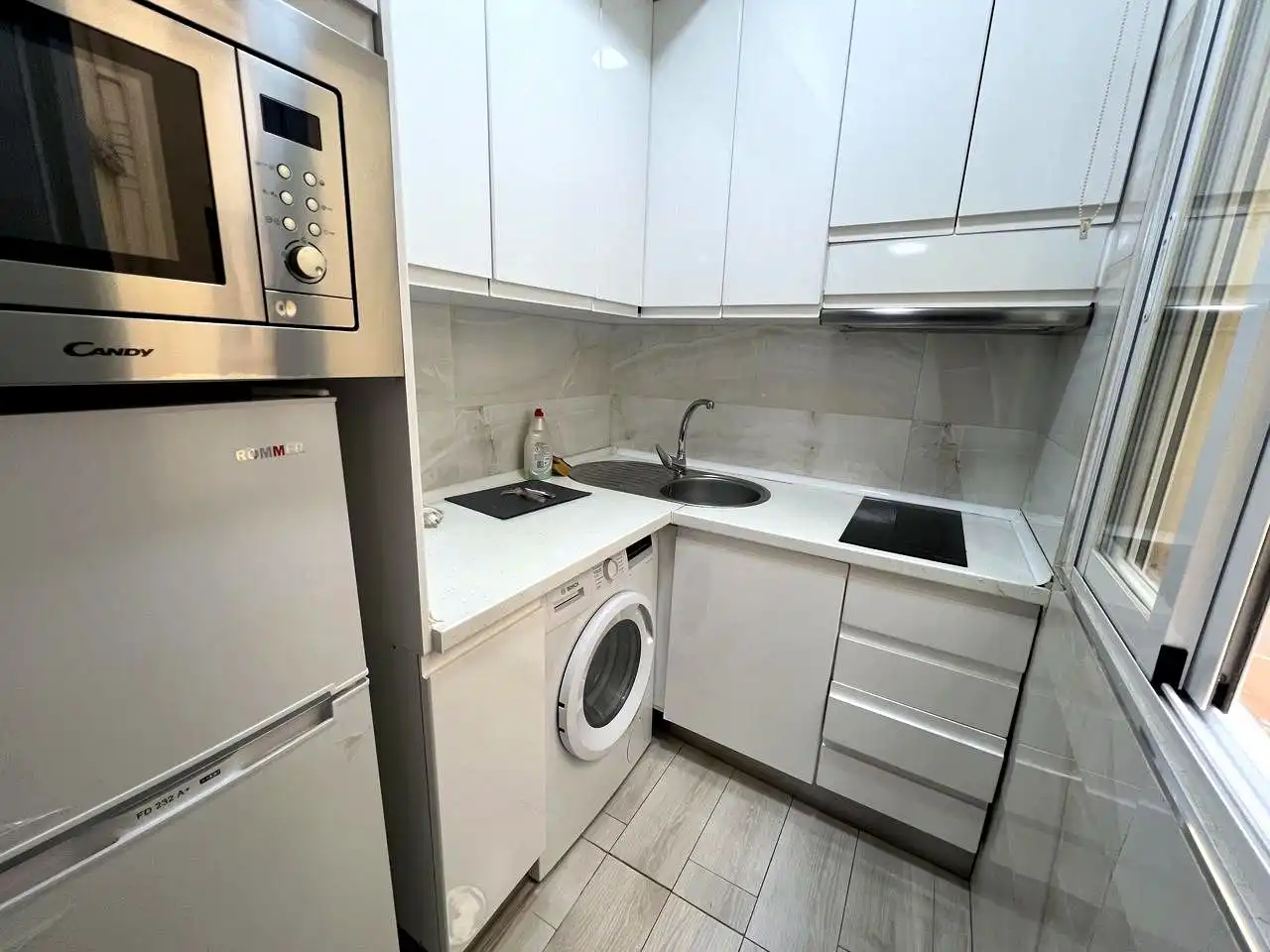 Cuina de Estudi de lloguer en Madrid amb Aire condicionat, Calefacció i Parquet