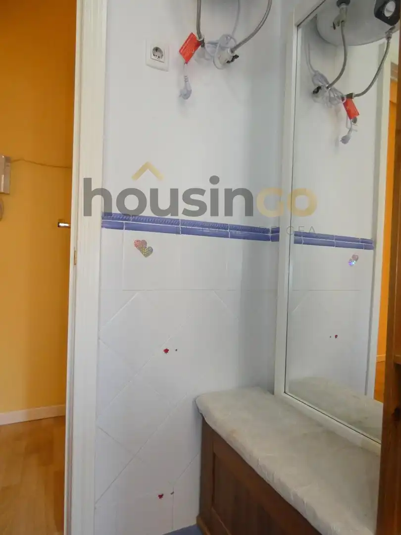 Bathroom of Apartments for rent in Madrid  with Air Conditioner, Heating and Furnished