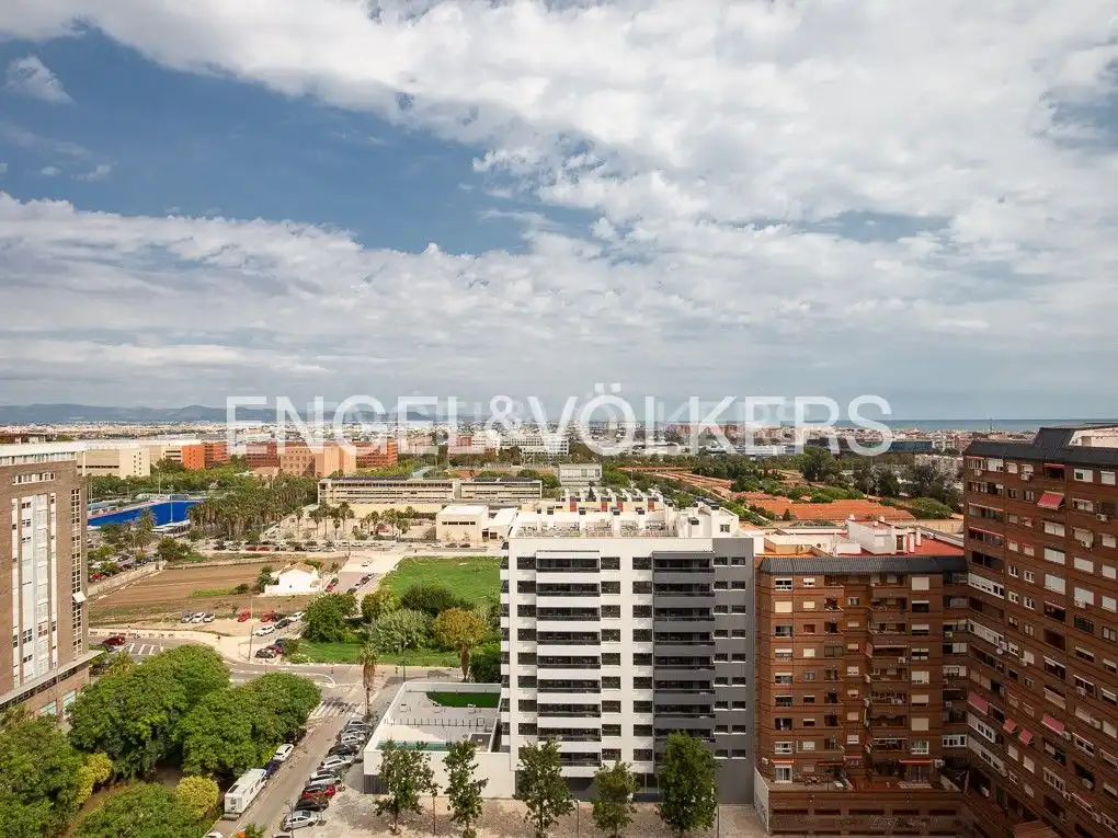 Außenansicht von Wohnung zur Miete in Valencia mit Klimaanlage, Heizung und Parkett