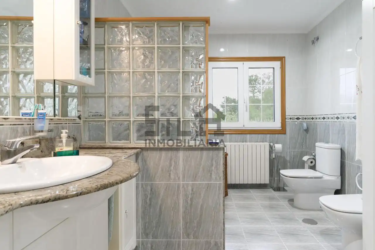 Bathroom of Houses for sale in Taboadela  with Heating, Private garden and Terrace