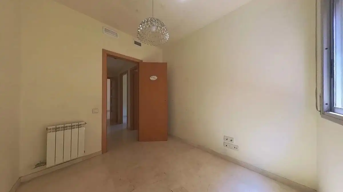 Habitación de Apartamento en venta en Sabadell con Balcón