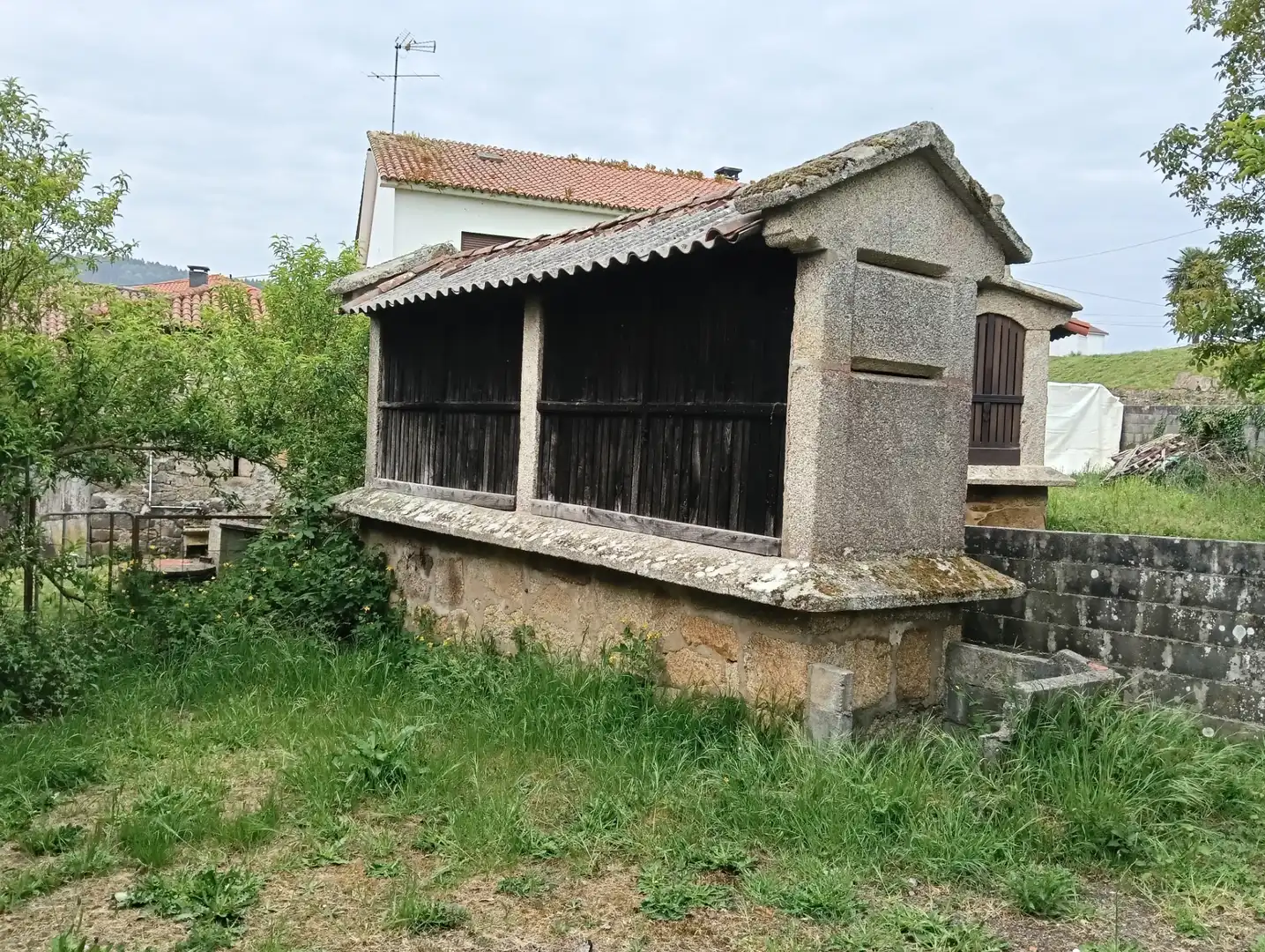 Vista exterior de Casa adosada en venda en Coirós amb Jardí privat i Traster