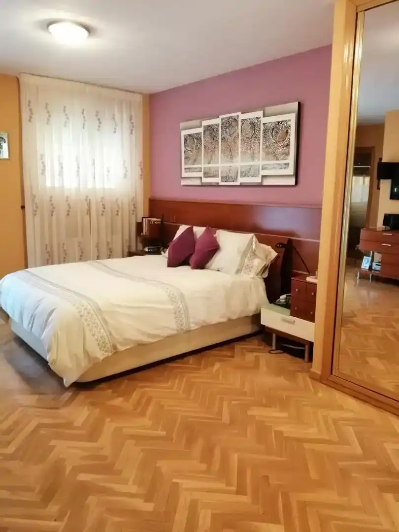 Dormitori de Casa o xalet en venda en San Fernando de Henares amb Aire condicionat i Balcó