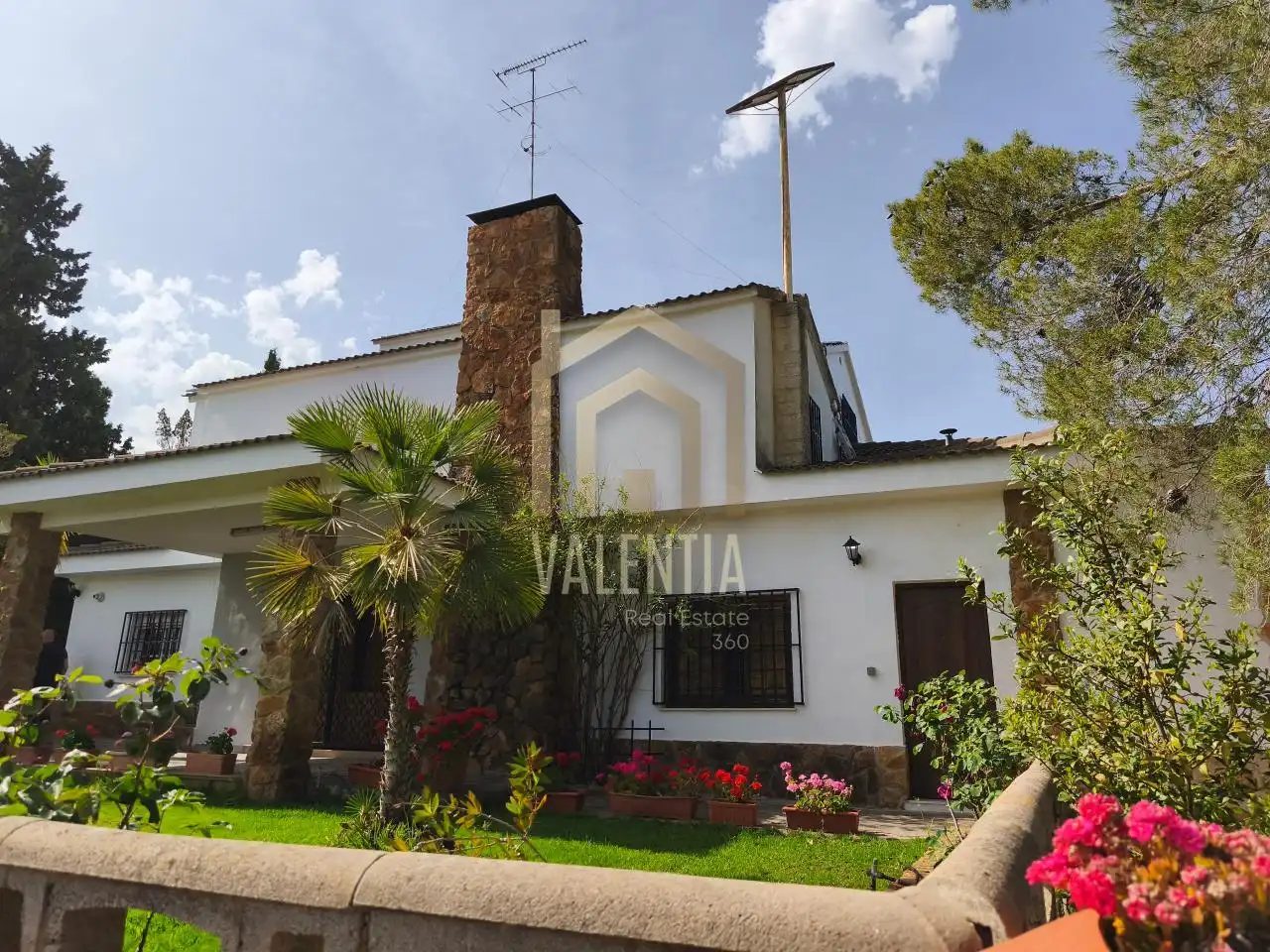 Vista exterior de Finca rústica en venta en Alborache con Calefacción, Jardín privado y Terraza