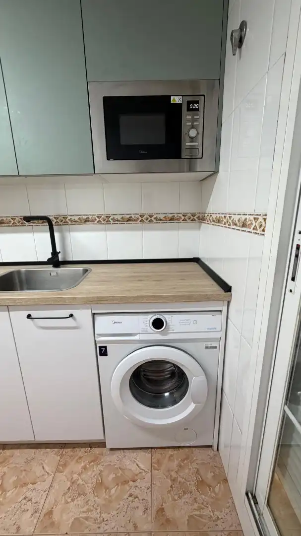 Cocina de Piso para compartir en La Almunia de Doña Godina  con Calefacción, Terraza y Amueblado