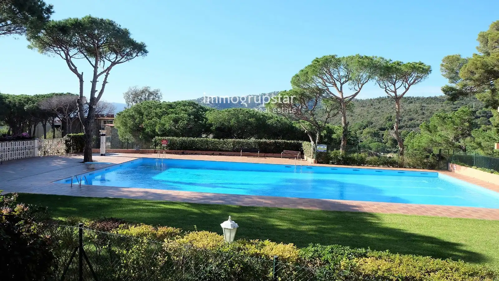 Piscina de Casa adosada en venda en Castell d'Aro, Platja d'Aro i s'Agaró amb Aire condicionat, Calefacció i Terrassa